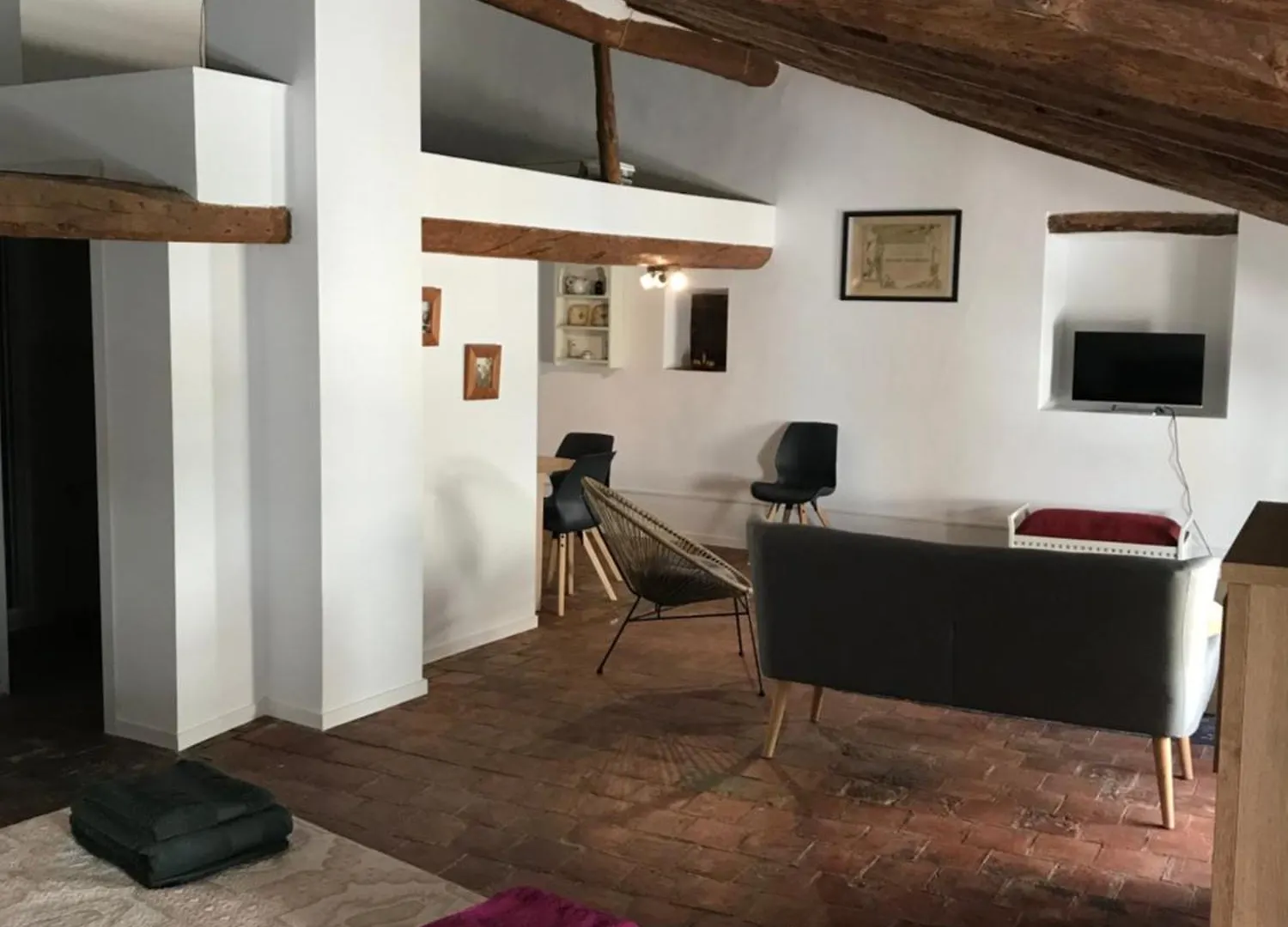 Spacious Attic Apartment El Perello